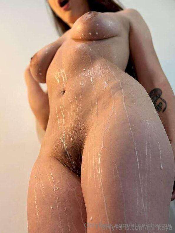 @milanavexfree loves to masturbate looking at herself in the..