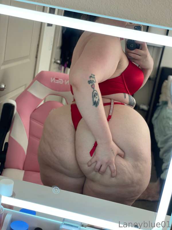 💦Wet Wednesday💦
Tip $8 and send me something to get me wet! .. 3