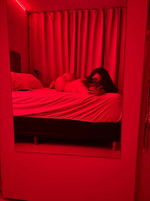 Do you like this style of photos? Full red🥵