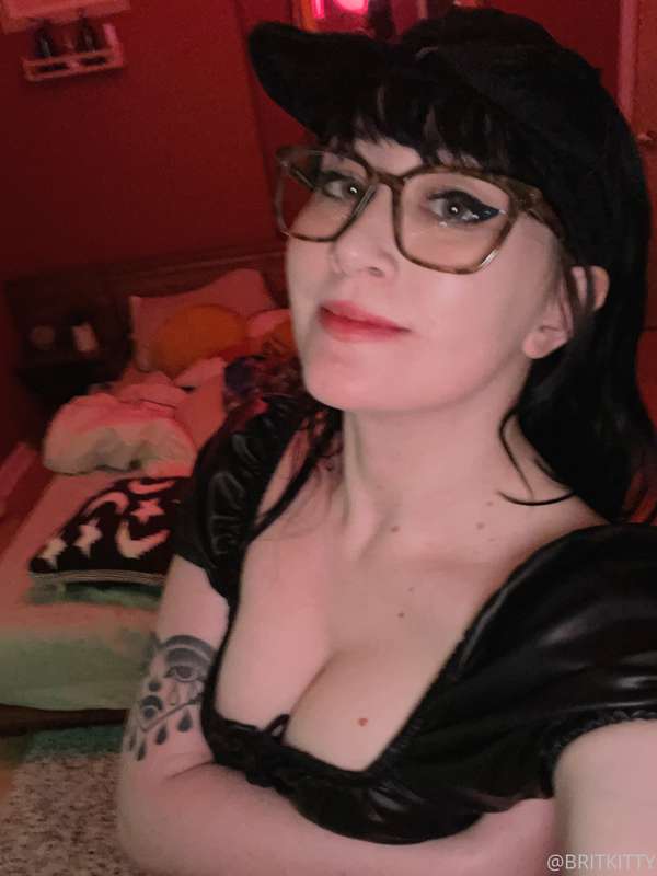 good evening! NEW SET🖤 do you think i should wear dresses mo.. 14