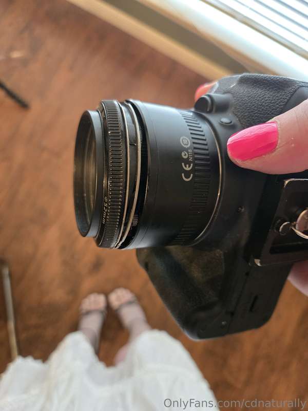 Accidently dropped my camera and broke the lens.. ! 😭 it was..