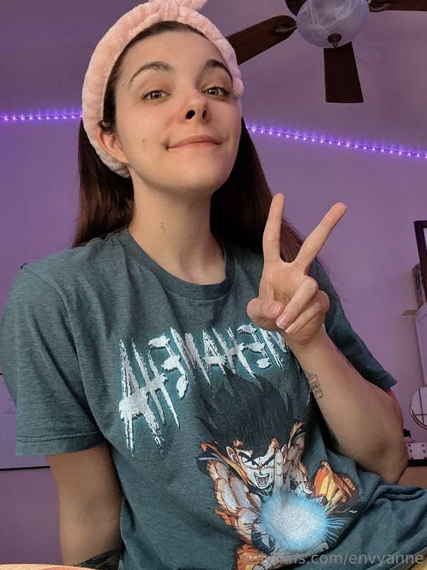 can we please PLEASE just get cozy and watching anime tonigh..