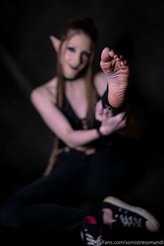 I want you to come over and worship these pretty little elf ..