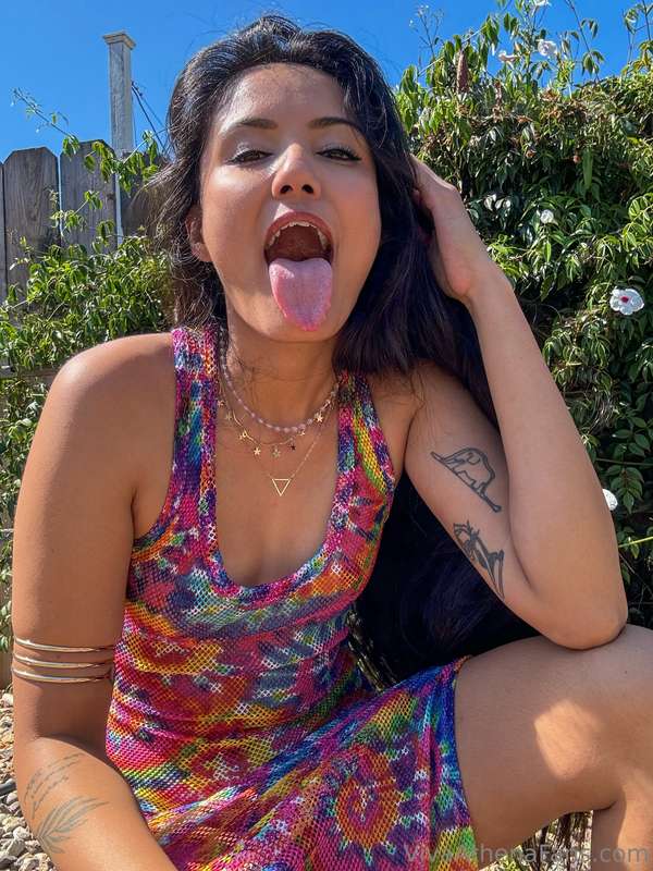 i should film a facial out here 🤔💦 4