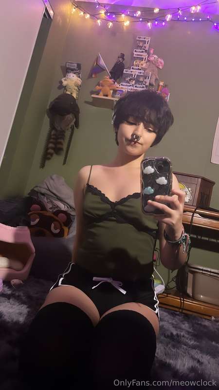 it’s 4am but felt cute :3 2