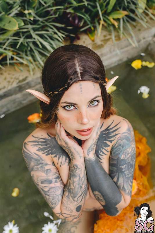 Float away with @marjo_sg in her #setoftheday, Ethereal Beau.. 6