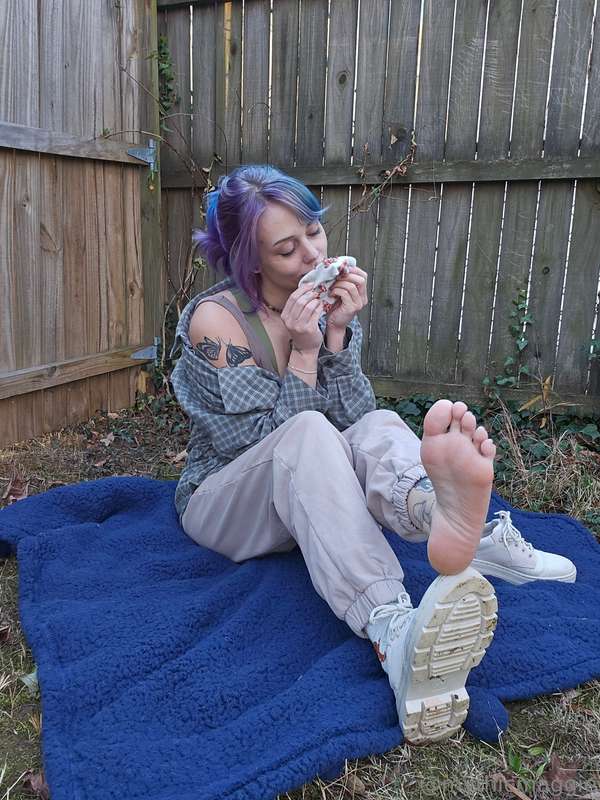 I love sniffing my own sweaty socks and stinky shoes, there'..