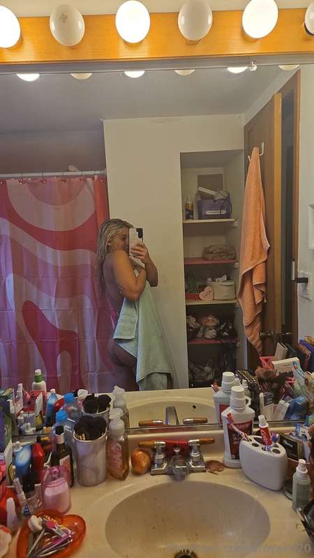 Showers or baths?😘 4