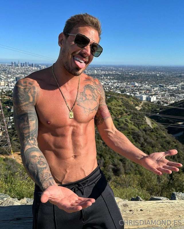 Busy for me yo? 😈 DM me 🔥