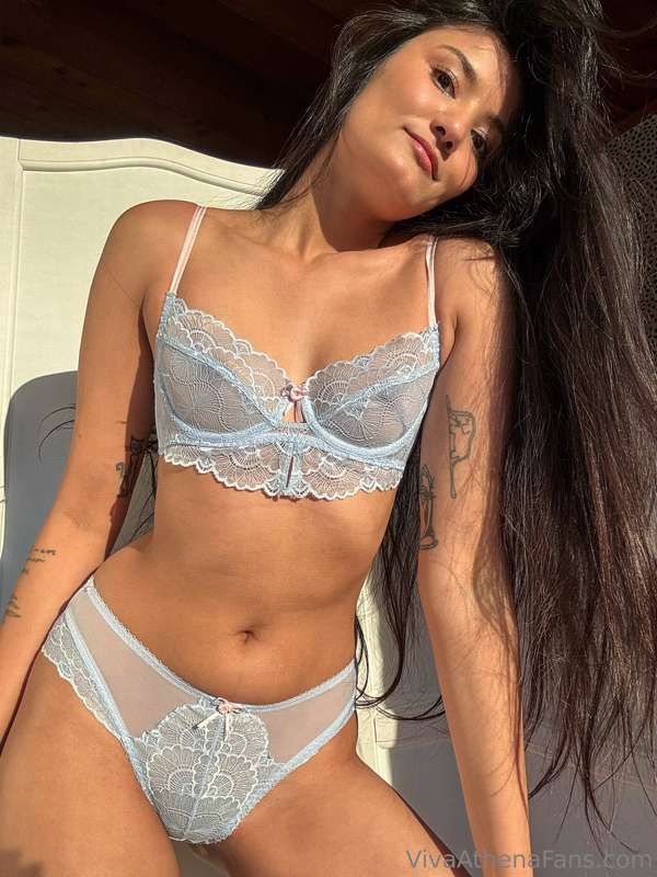 don’t mind me appearing in your daydreams 😘💭 2