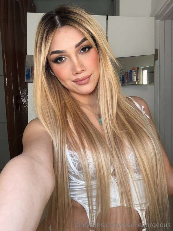 Blonde all day everyday 🩷😜