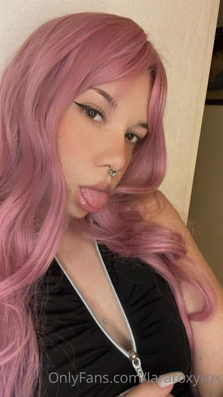 Lararoxyrox - Onlyfans - 19 May, 2022 2