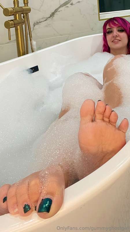 Good morning pervs! 😘 You know, I’ve never given a soapy foo.. 13
