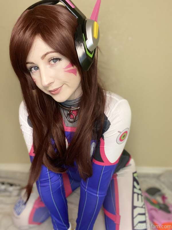 [15 pics] Suited up D. Va Cosplay 👾 which one was your fav?