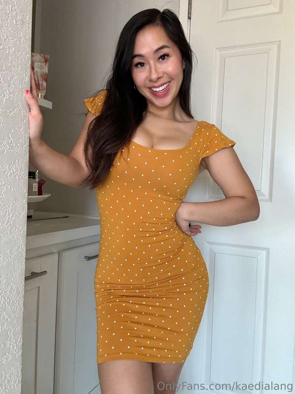 do you like what’s under my dress? 🧡
