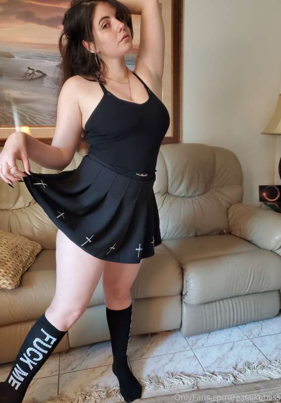 Happy Monday. Let me start your week of with a bang 😇 I hope.. 2