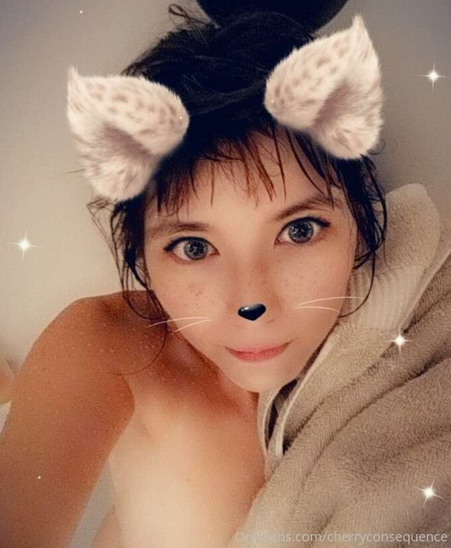 Shower Selfie Sunday!! Instalment #3!  This one can go lower..