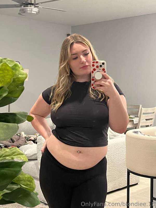 Blondiee.18 - Onlyfans - 23 Dec, 2024