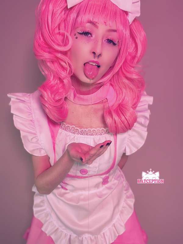 Maid 💓 I wanted to wear the bow on my head instead of my dre.. 3