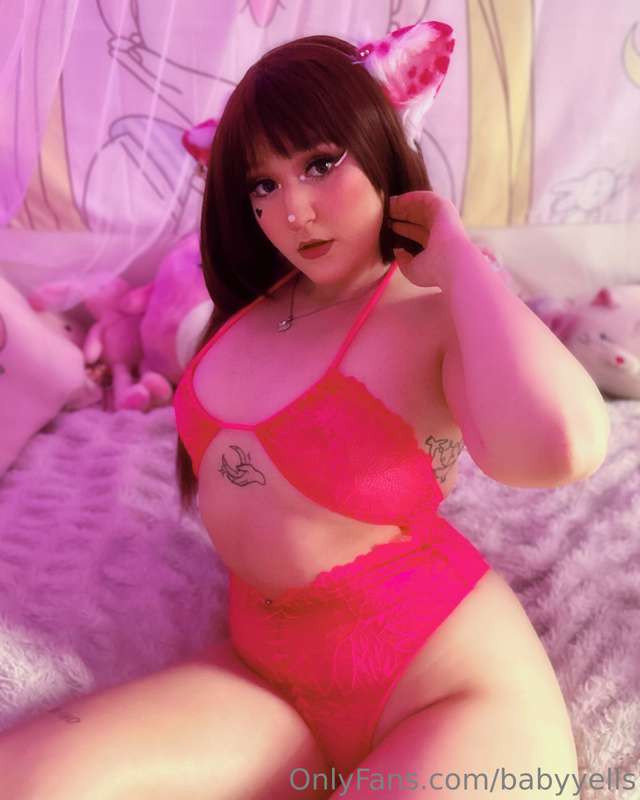 *moo* cowyyells is back💗🤍