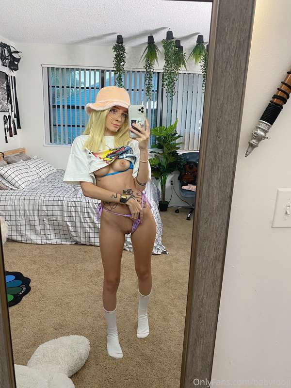 this was just a little outfit I put on and I thought it was .. 6