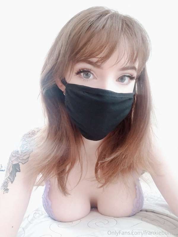 Some selfies w the mask :) bonus heavy cleavage 3