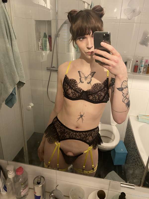 Hi everyone 🖤

Just wanted to share my new lingerie with you..