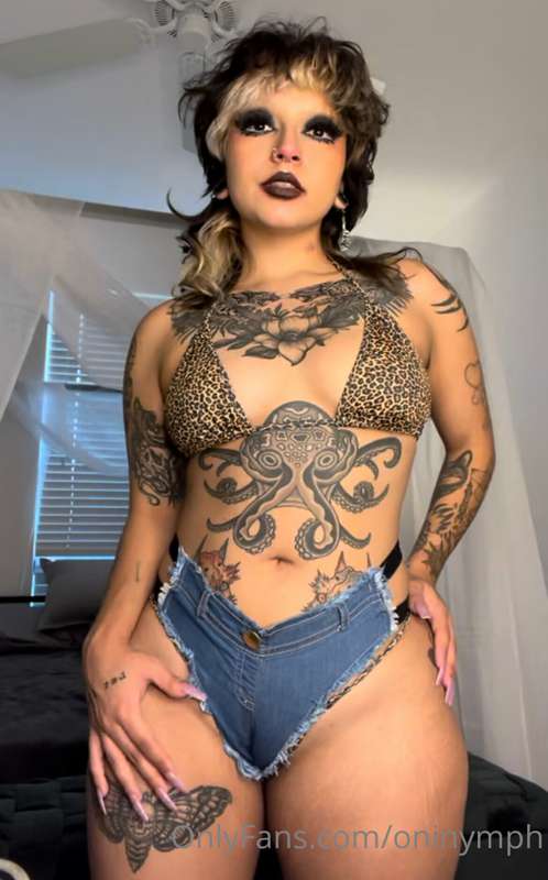 Photo sets with china coming out this week 🖤🤝 2