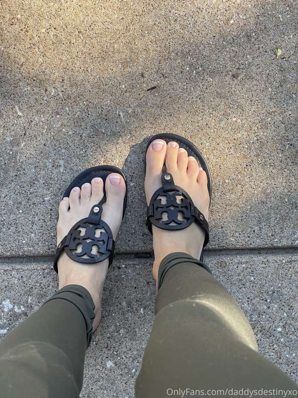 Happy Toesday!! Y’all are lucky I live in the south and get ..