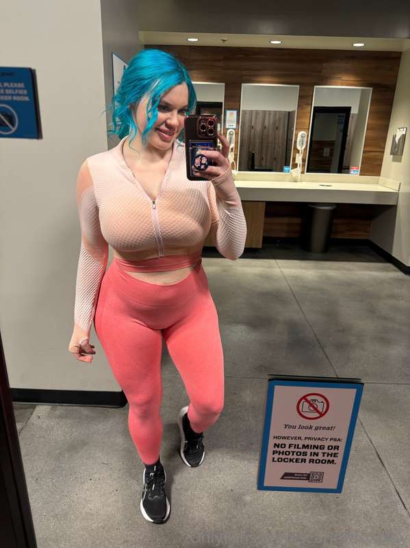 Just got back from the gym 💪🏻 (I’m such a rule breaker takin..