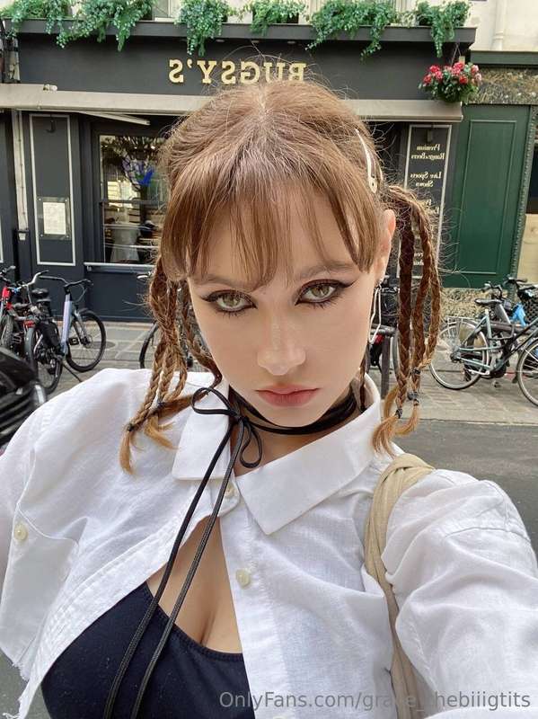 💄 "Makeup 10 out of 10! What do you think of my new look? 😉