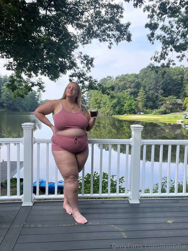Had coffee on the deck this morning and certainly gave the n..