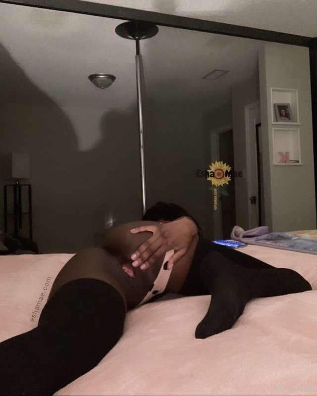 im going to bed. you coming? 👉🏿👈🏿 3