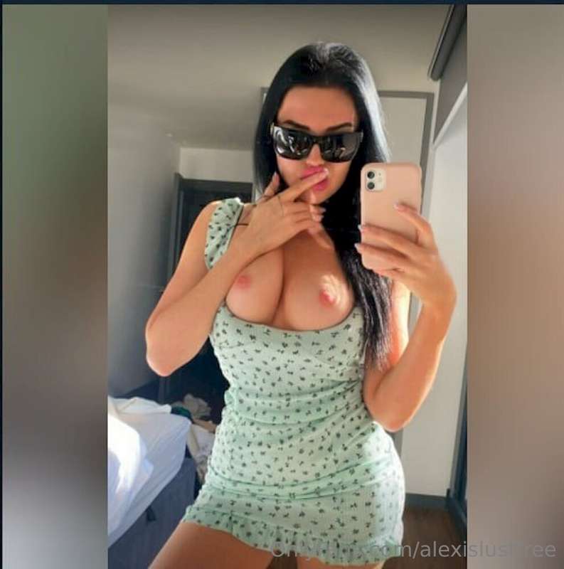 @leila_jadee Loves passionate sex, loves cum on her face and..