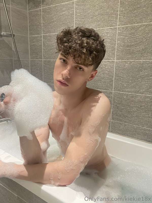 Tryna get clean in this bubble bath but my thoughts are too .. 29