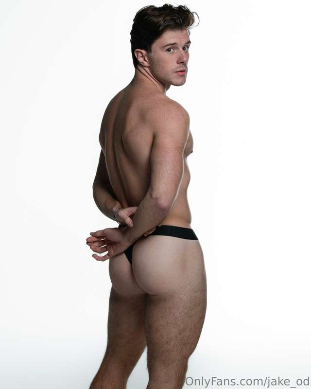The beautiful Elliott Brady looks bloody mesmerising in a th..