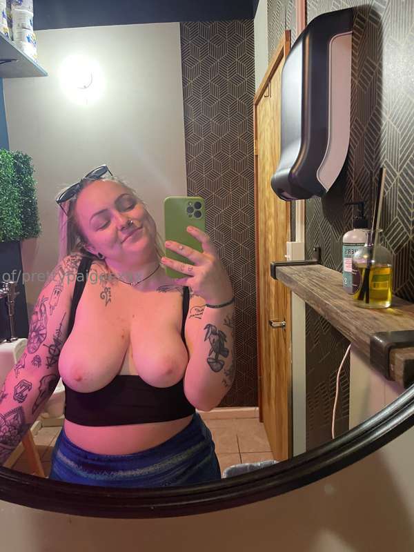 Happy Titty Tuesday! 🍒 💋  3