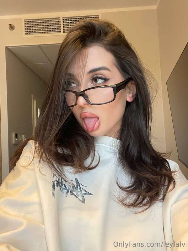ATTENTION💚My favorite subscribers today I went to a sex shop..