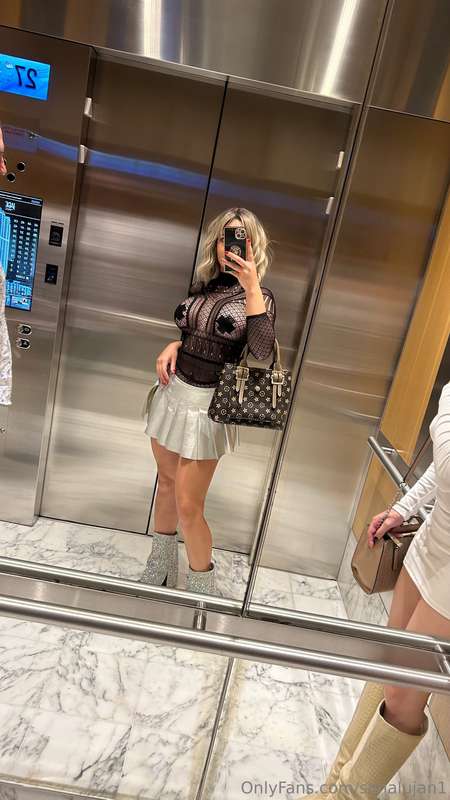 Do you prefer me blonde or brunette? 😈🫦