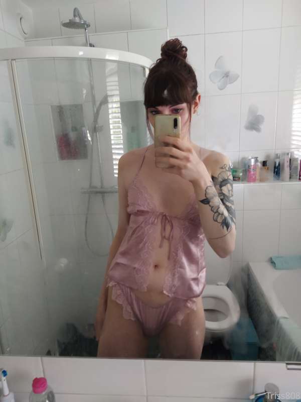 Hi everyone :3

For today I have a picture set for you with .. 10