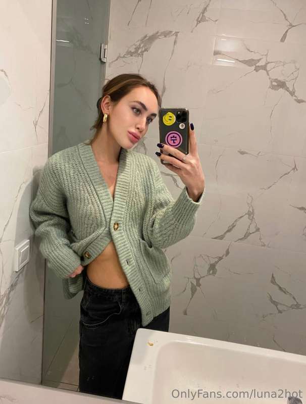 sex on a first date acceptable to you?😳