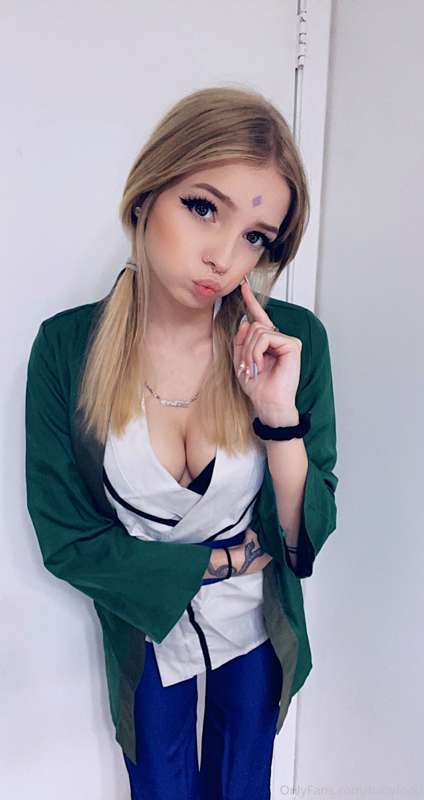 Lady Tsunade photo set!!! I didn’t take too many pics this s..