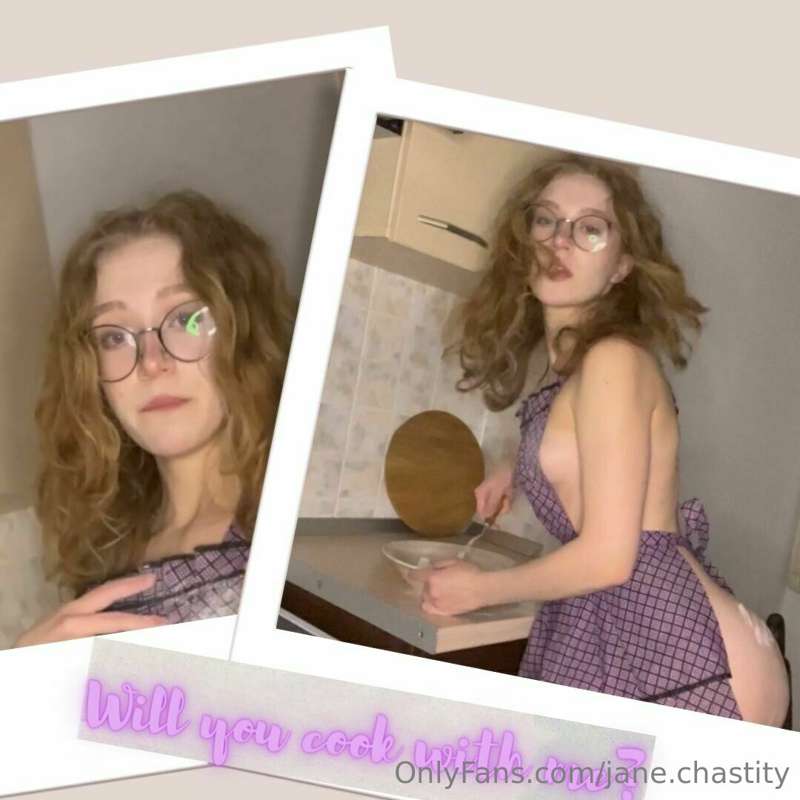 𝘿𝙞𝙙 𝙄 𝙩𝙚𝙡𝙡 𝙮𝙤𝙪 𝙩𝙝𝙖𝙩 𝙄 𝙧𝙚𝙖𝙡𝙡𝙮 𝙡𝙞𝙠𝙚 𝙩𝙤 𝙘𝙤𝙤𝙠?😊
𝙈𝙢𝙢, 𝙨𝙤 𝙩𝙝𝙚𝙧𝙚'𝙨 ..