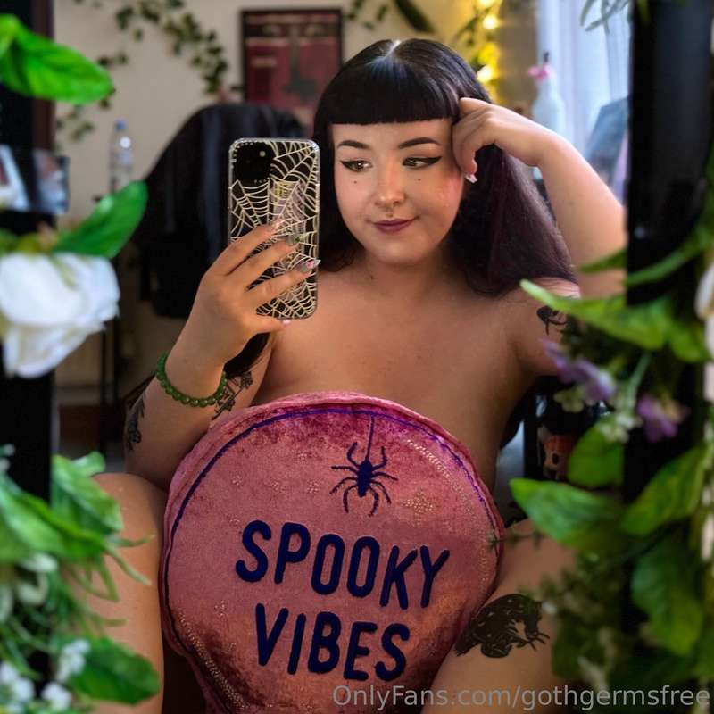 spooky vibes 🔮✨👻 2