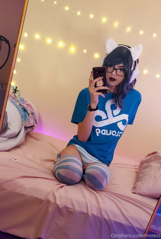 Sorry for the reposttt💖 heres a bunch of pics pt1 14