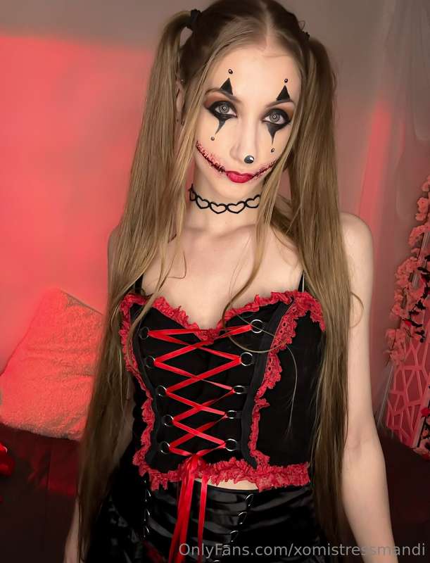 Happy Halloween! 👻 Here’s a last minute costume I put togeth.. 3