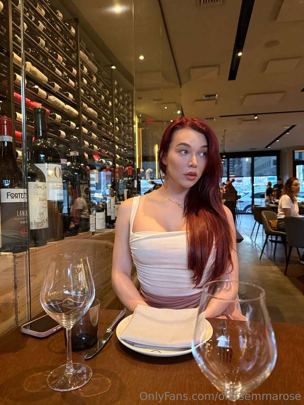 My face when I see the waiter coming out the kitchen 😋 