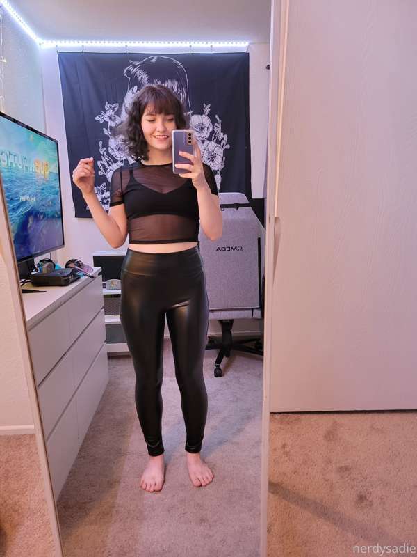 do you like me in skin tight leggings? 😏