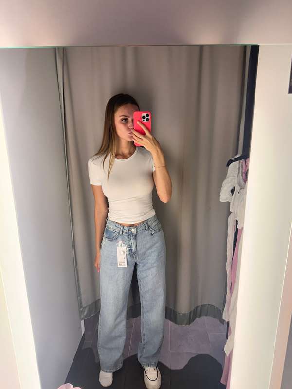 In the fitting room... trying on so many beautiful clothes🔥😍 1