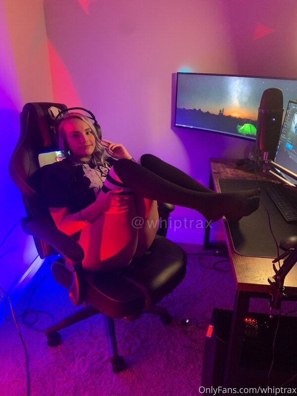 behind the scenes of stream :)
are you following me on twitc.. 6